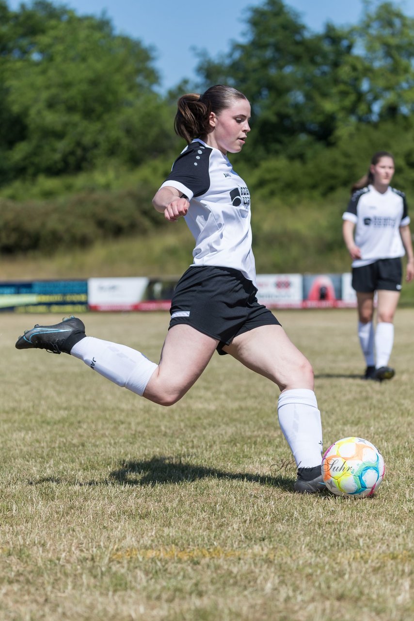 Bild 126 - wBJ TuRa Meldorf/Buesum - JFV Luebeck : Ergebnis: 1:0